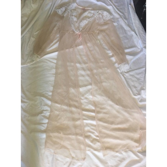 CIRCLE III Vintage Pink Robe Peignoir Large Tiered Lace Neckline Cuffs sleepwear - Picture 1 of 9